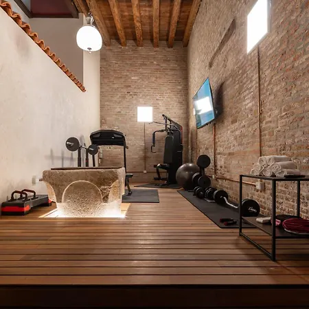 Palazzo Raspi - Private Gym And Canal View Apartment