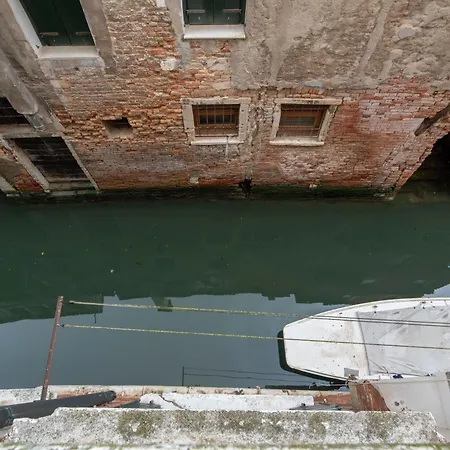 Apartment Palazzo Raspi - Private Gym And Canal View Venice